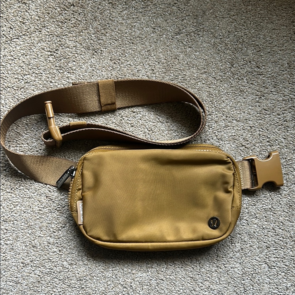 lululemon everywhere belt bag